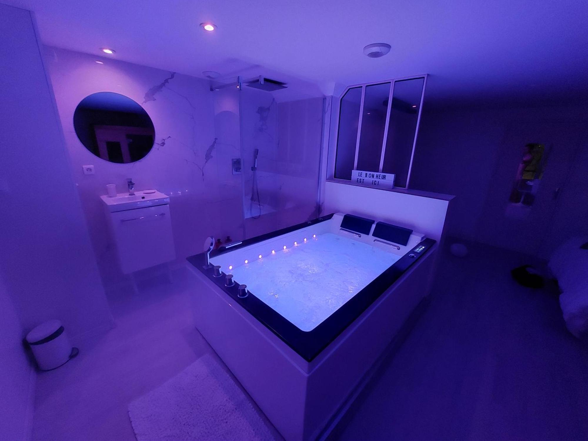 Love Room White - Les Delices Rooms Angers Luaran gambar